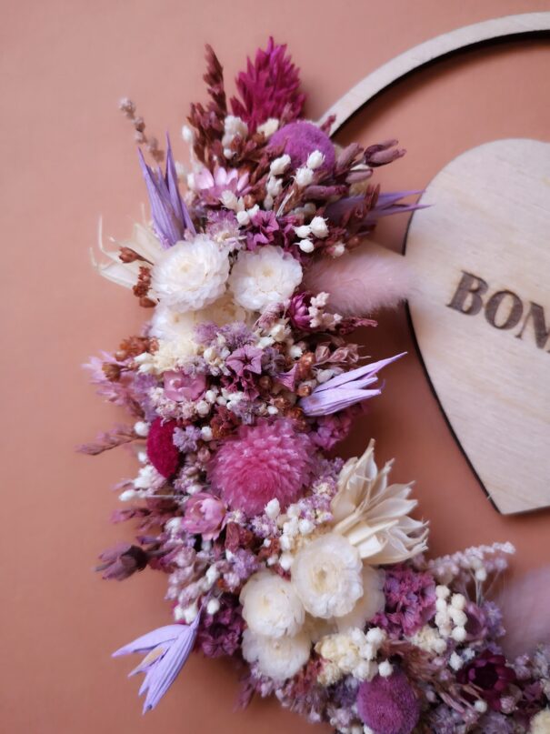 Mini couronne en bois avec cœur "Bonheur" ornée de fleurs séchées - "Bois fleuri" – Image 7