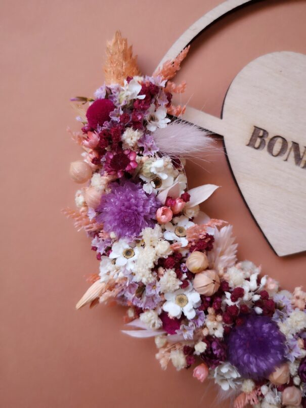 Mini couronne en bois avec cœur "Bonheur" ornée de fleurs séchées - "Bois fleuri" – Image 4